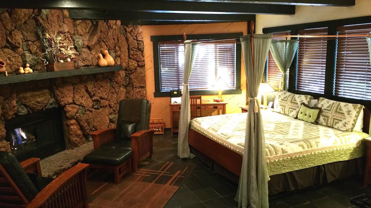 Deluxe Double Room Bath