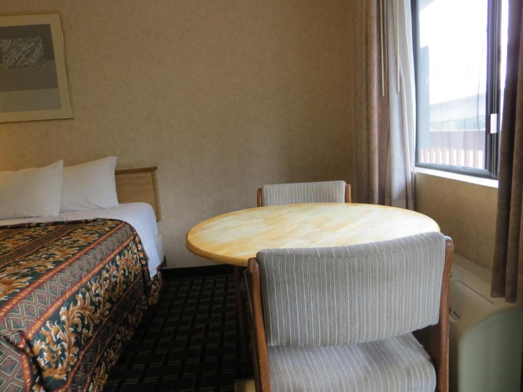 Queen Room with Two Queen Beds - Non-Smoking,1026730324:JPEG