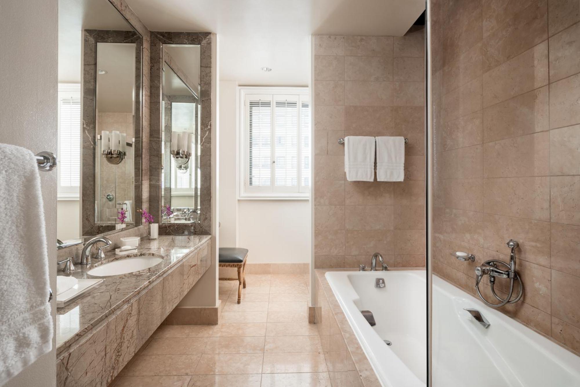 Bw Studio King Suite Accessible