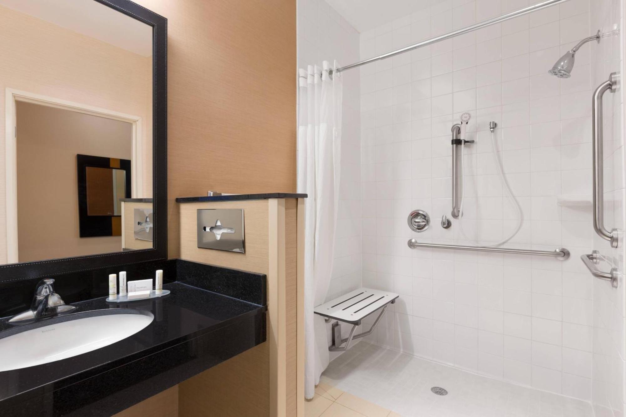 Chambre Lit Queen-Size Accessible aux Personnes à Mobilité Réduite - Non-Fumeurs
