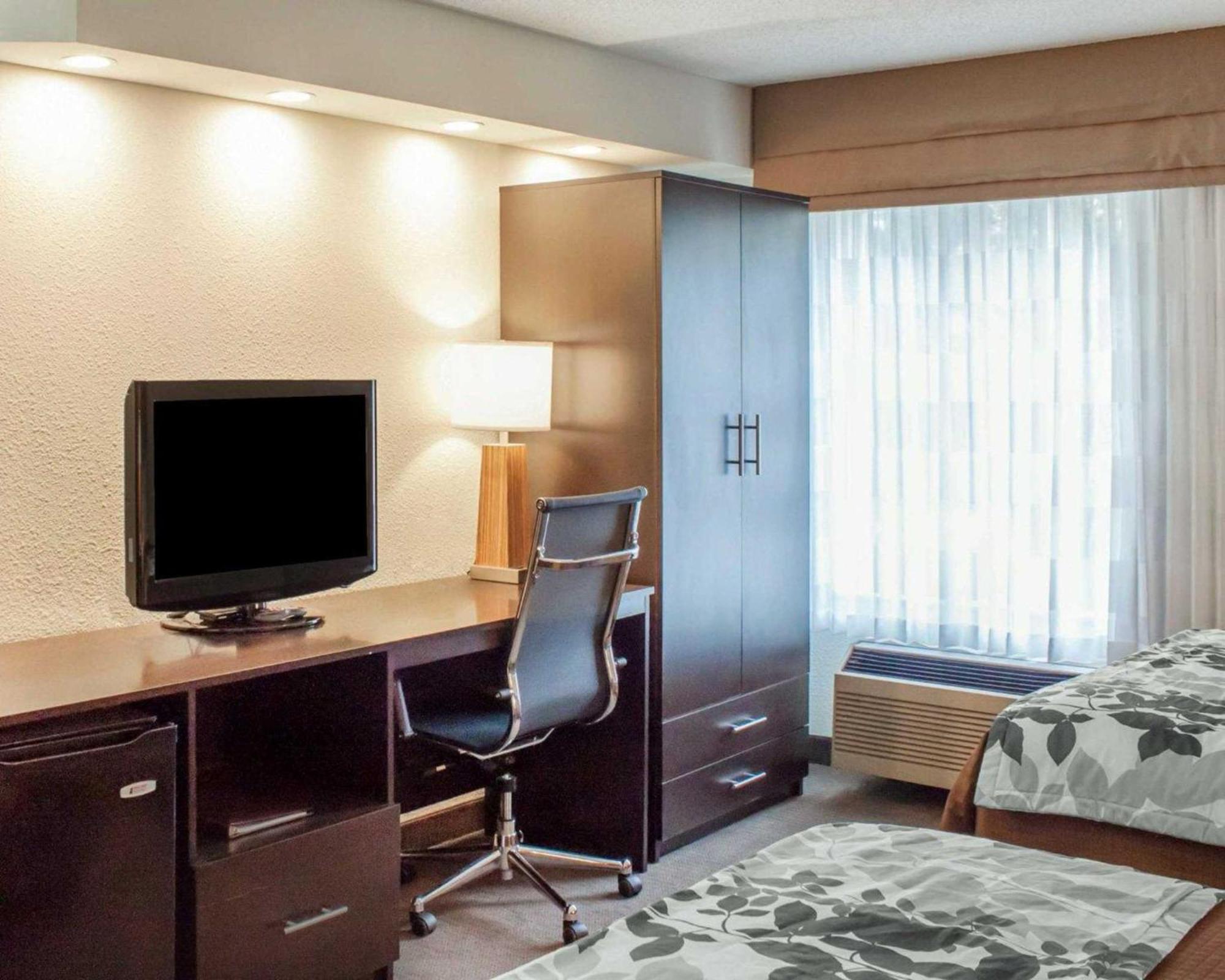 Queen Room Two Queen Beds Non-Smoking