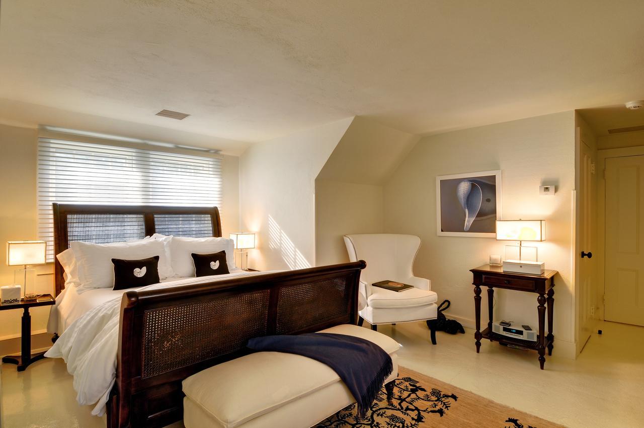 Chambre Lit Queen-Size - Vue sur Piscine