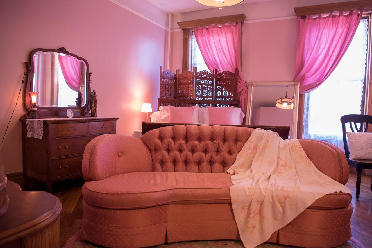 Dandridge Double Room Private Bathroom