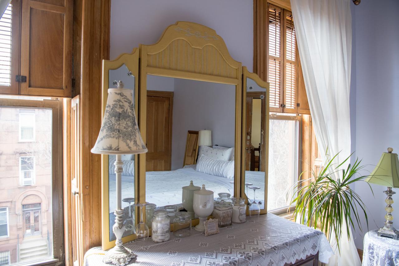 Elspeth Deluxe Queen Room
