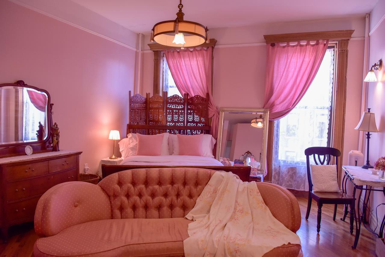 Dandridge Double Room Private Bathroom