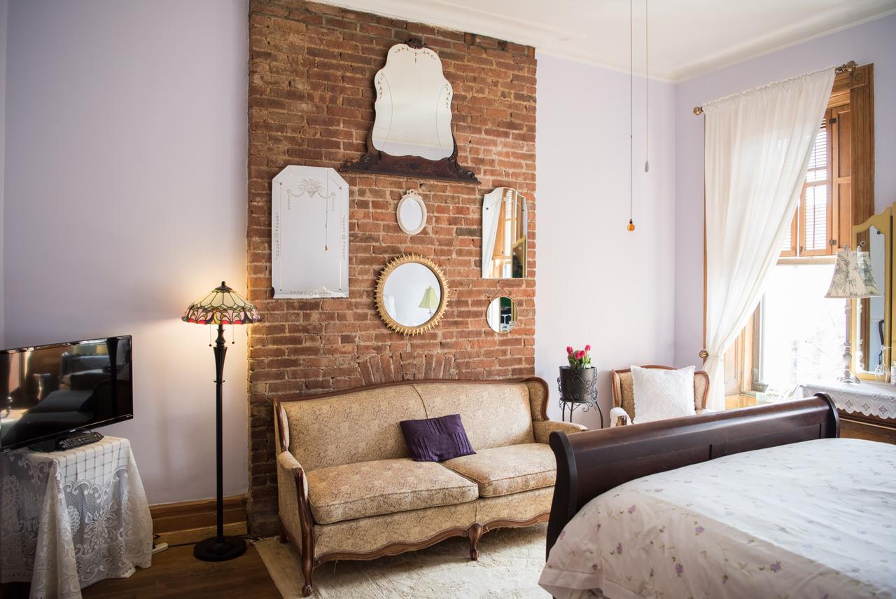 Elspeth Deluxe Queen Room
