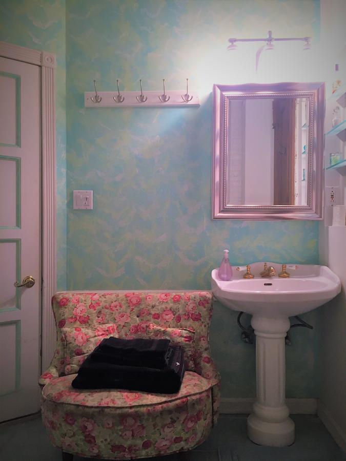 Dandridge Double Room Private Bathroom