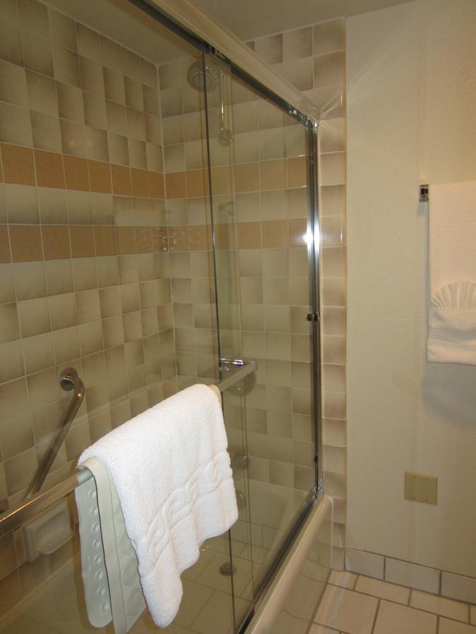 Deluxe King Room Non-Smoking,1525000729:JPEG