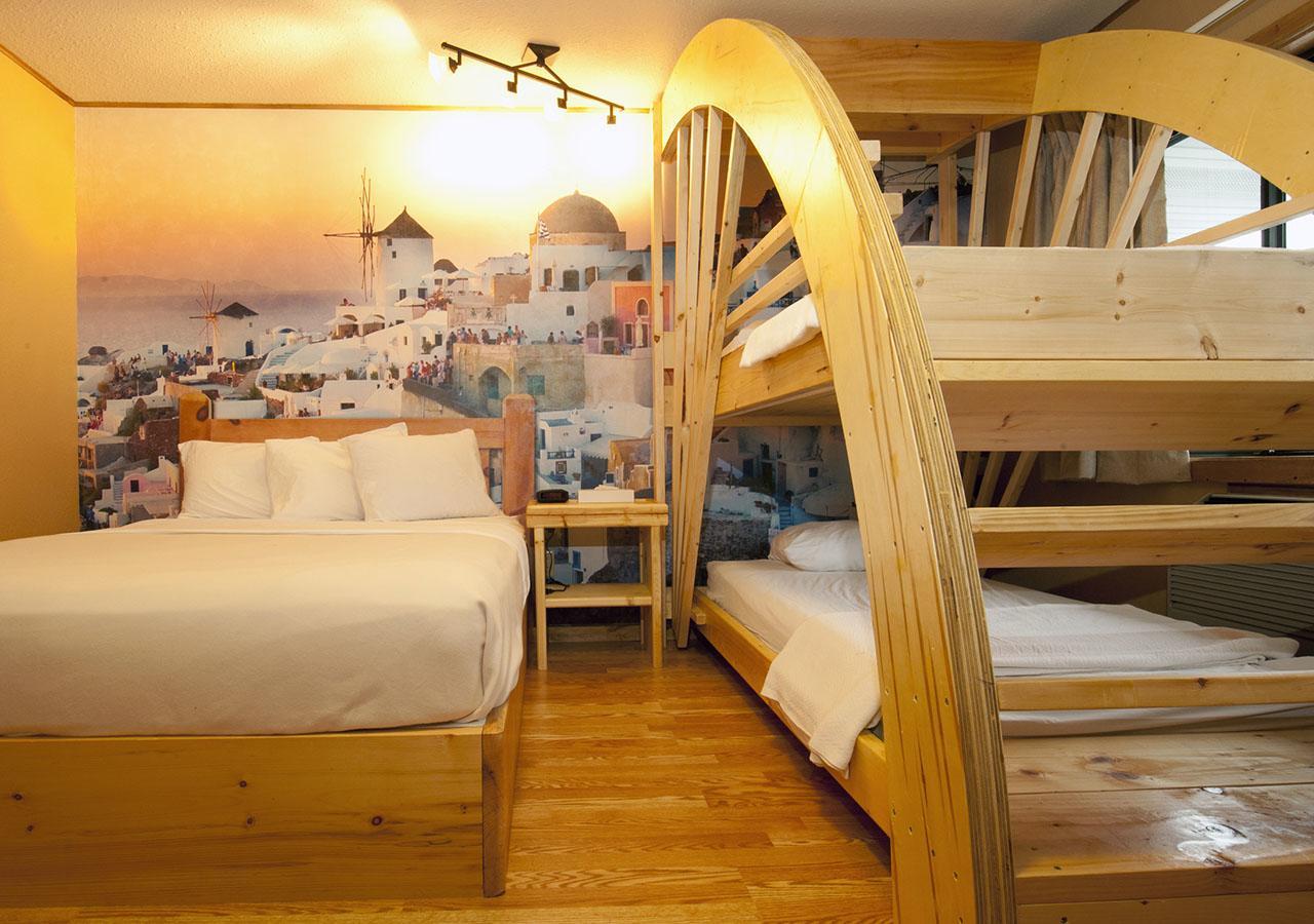 Resort Room 1 Queen Bunk includes water & theme park passes