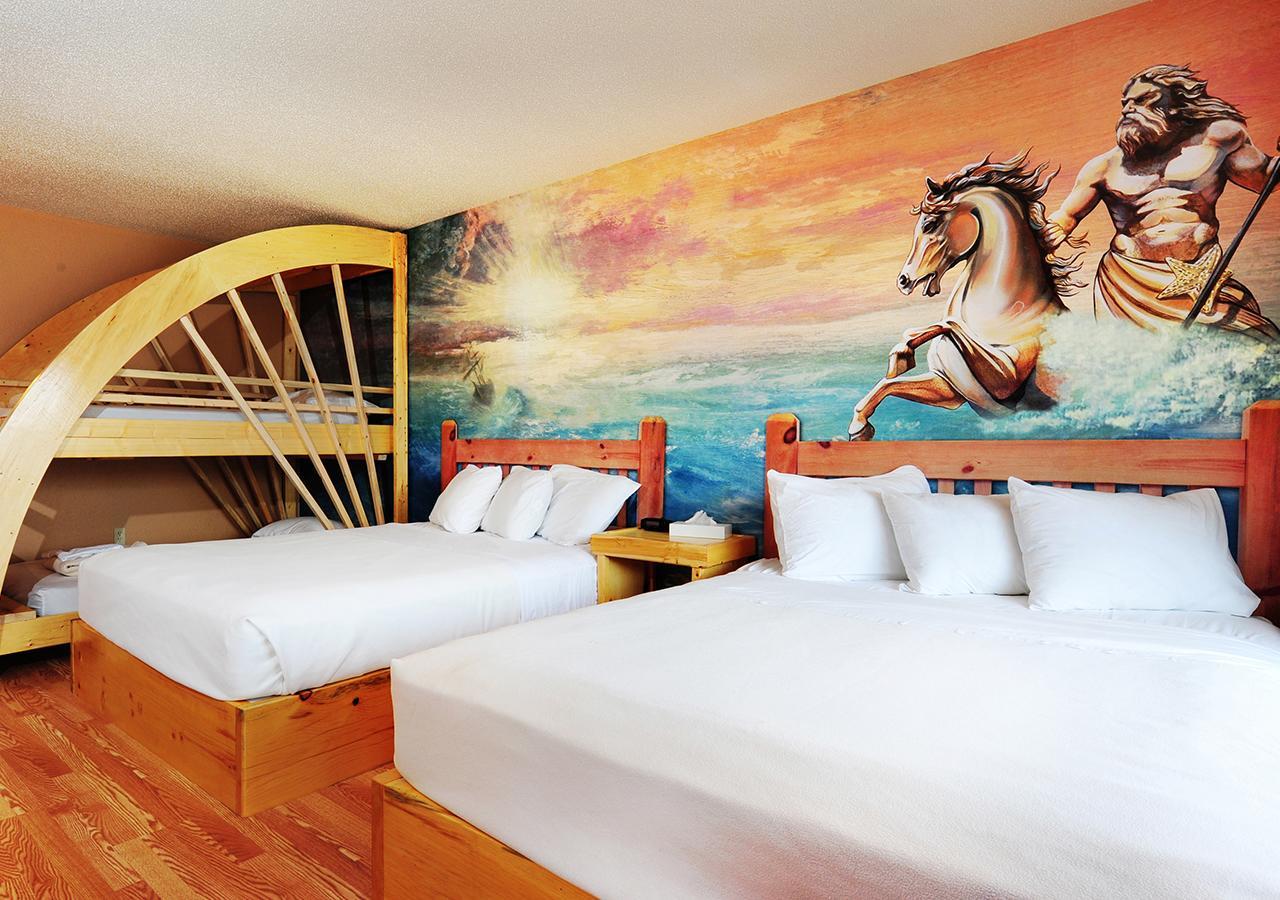 Resort Room 2 Queens Bunk includes water & theme park passes