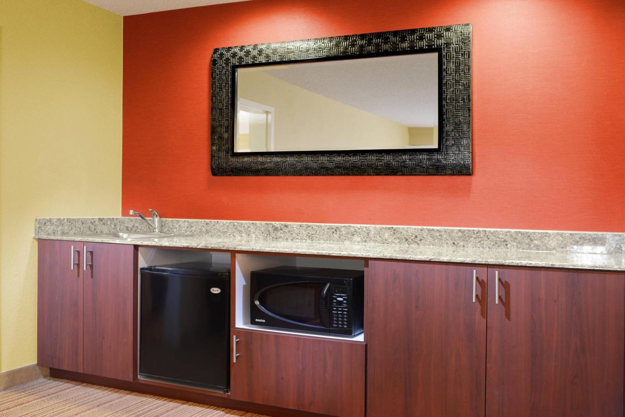 Larger Guest room, 1 King, Sofa bed