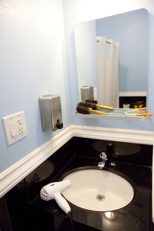 Chambre Privée avec Lit Queen-Size - Salle de Bains Privative