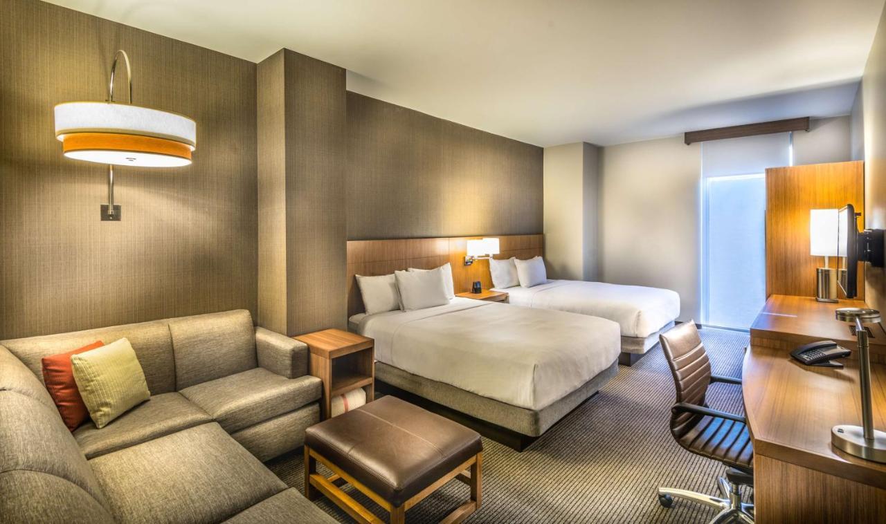 Chambre Spéciale avec 2 Lits Queen-Size et Canapé-Lit