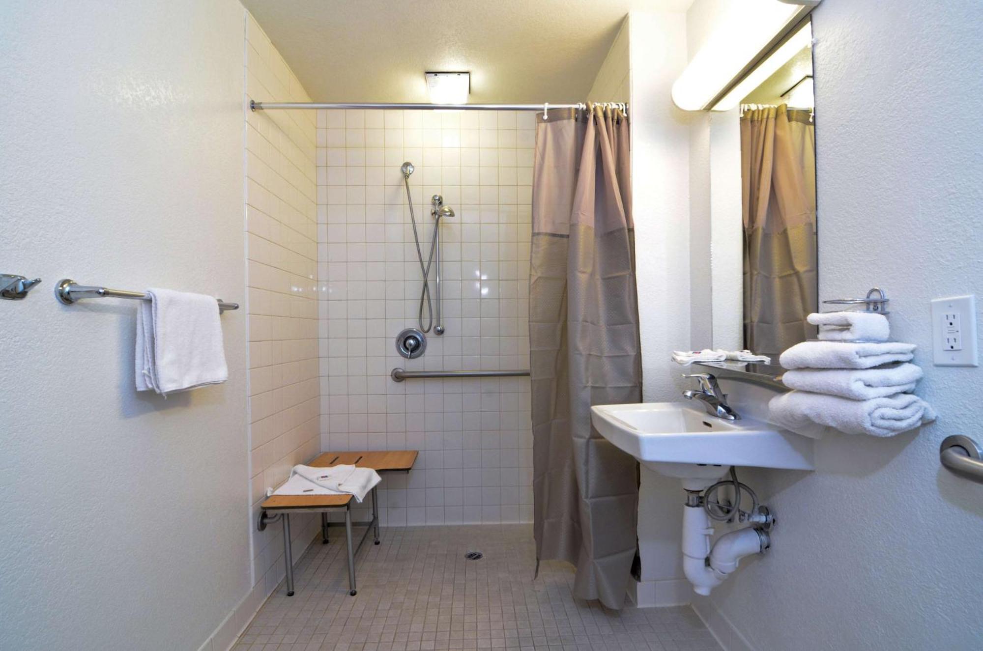 Double Room Disability Access Roll Shower,757812838:JPEG