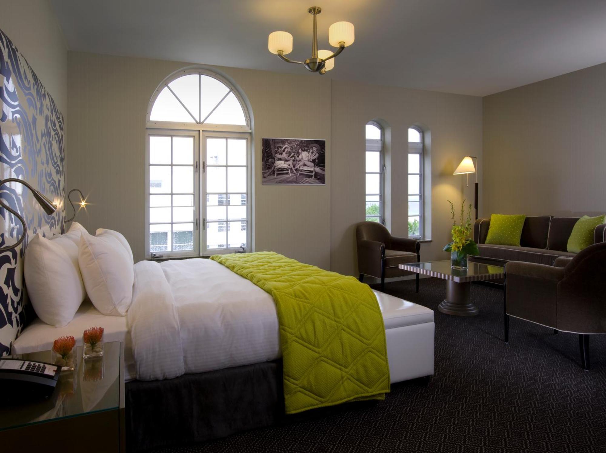 Junior Suite One King Bed with Sofa Bed,1207423309:JPEG