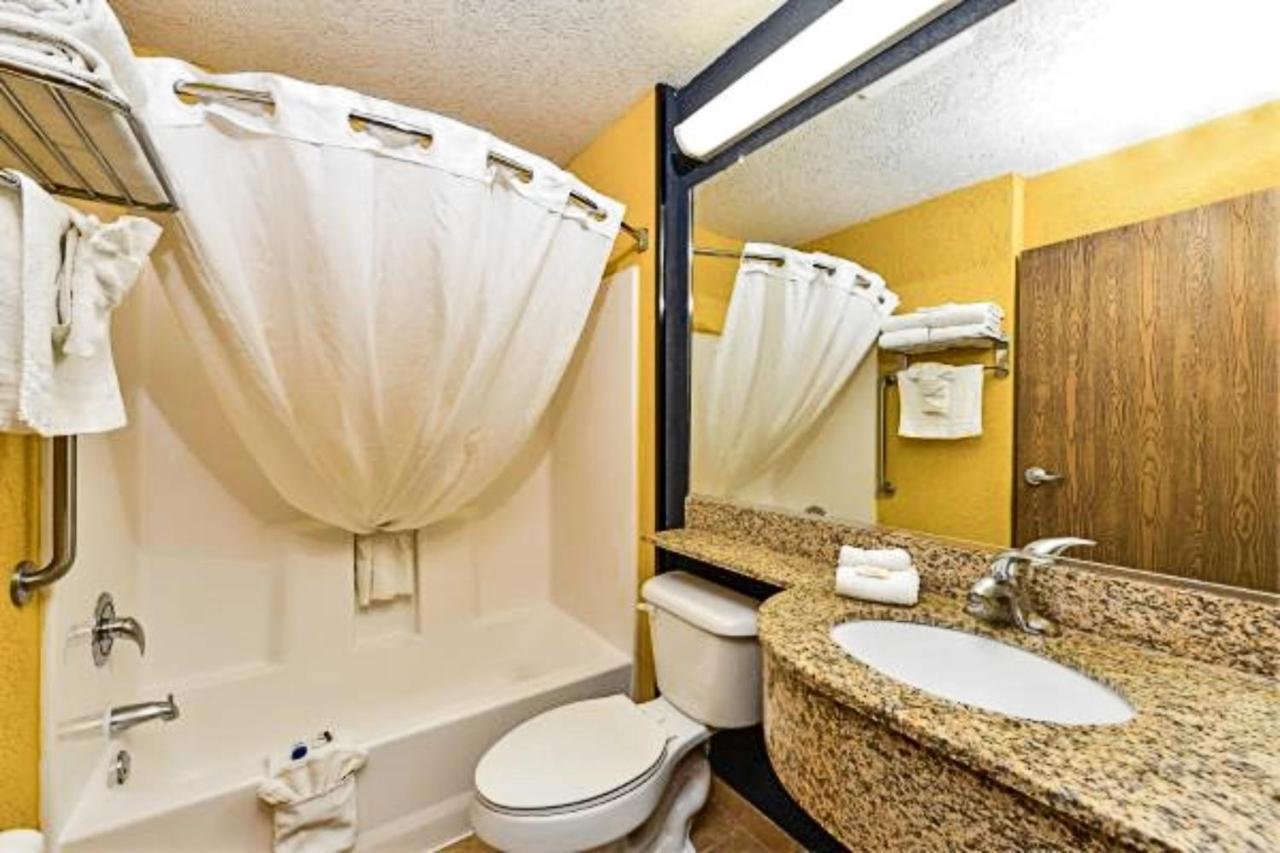 Studio Queen Suite Accessible or Non-Smoking,1177005346:JPEG