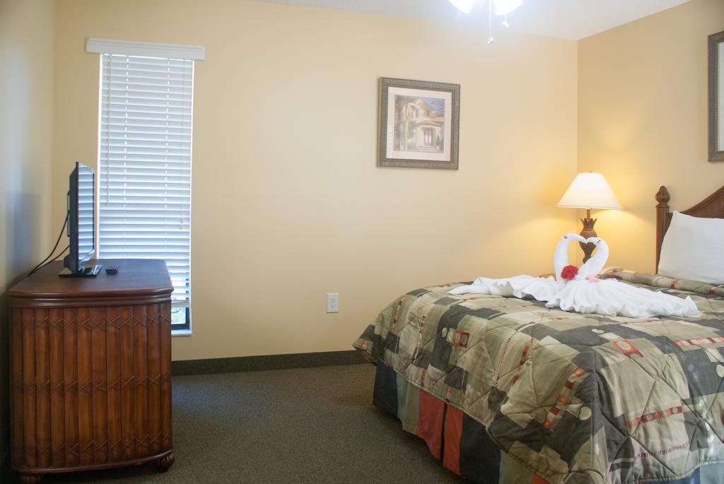 Three-Bedroom Apartment,72828338:JPEG