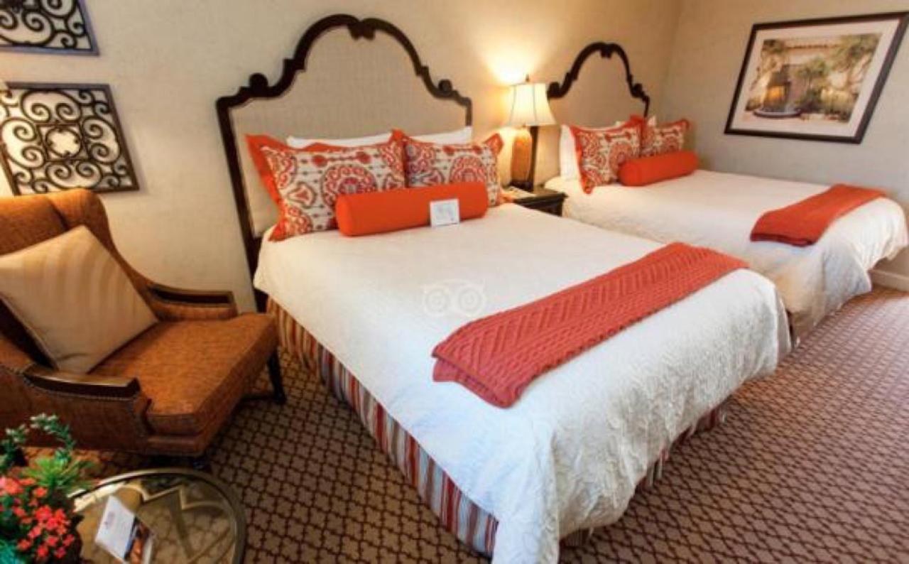 Traditionele Kamer - 2 Queensize Bedden