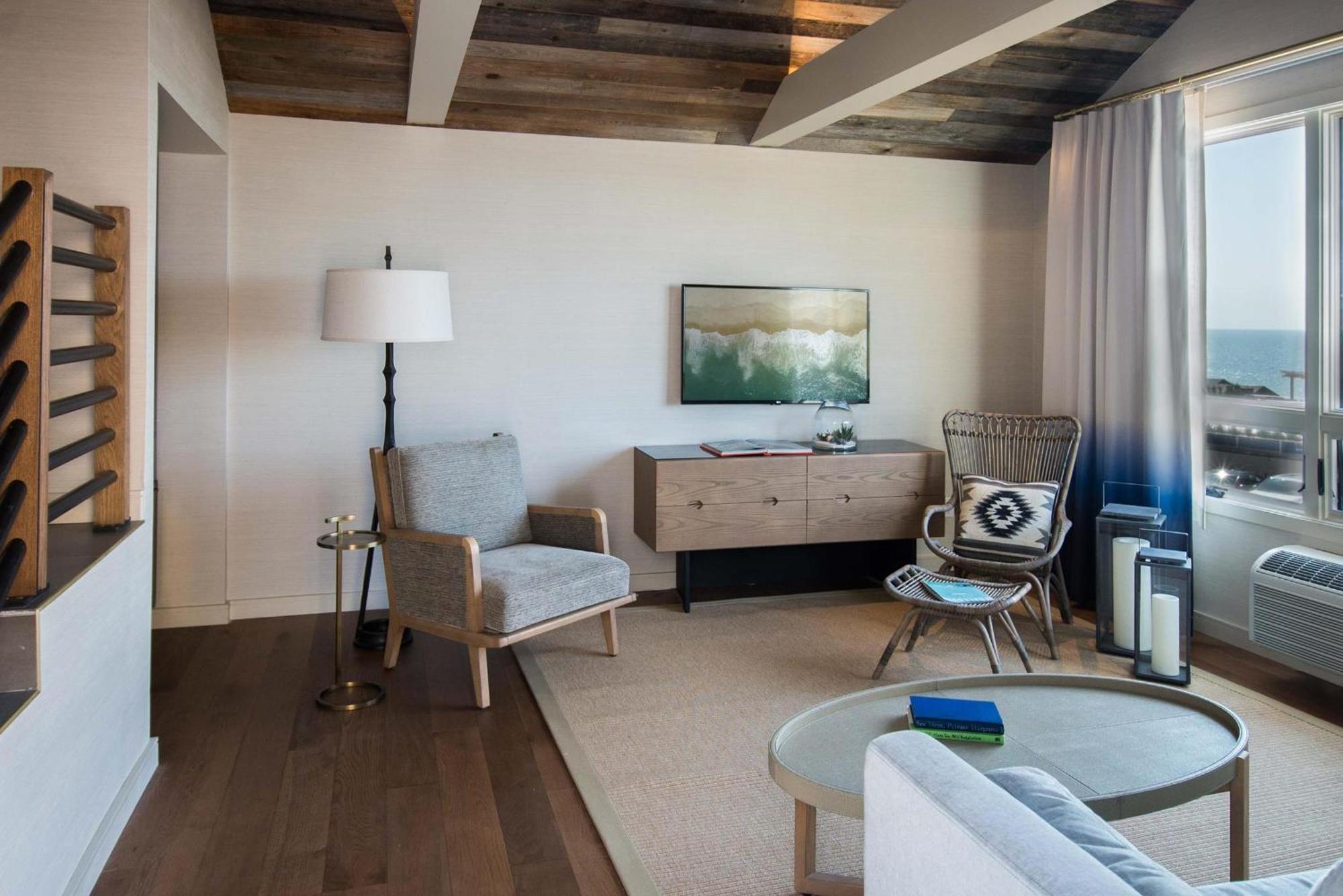 Suite con 1 Camera da Letto e Vista Oceano Parziale