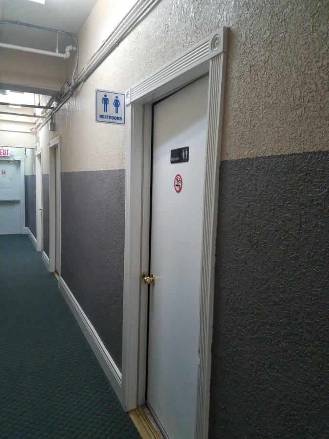 Letto Singolo in Dormitorio Maschile - Bagno in Comune