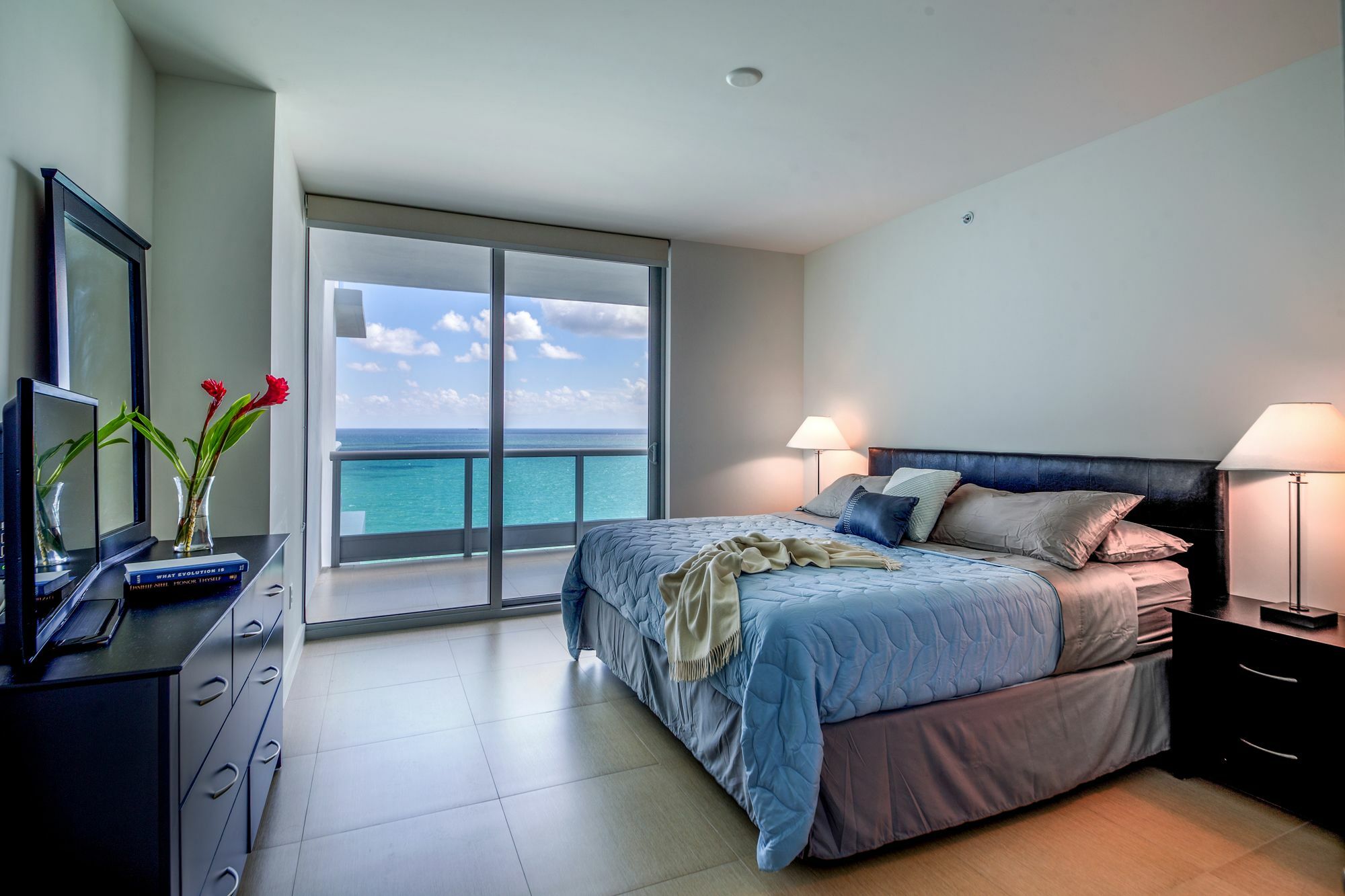Executive One-Bedroom Apartment Ocean View,572175366:JPEG