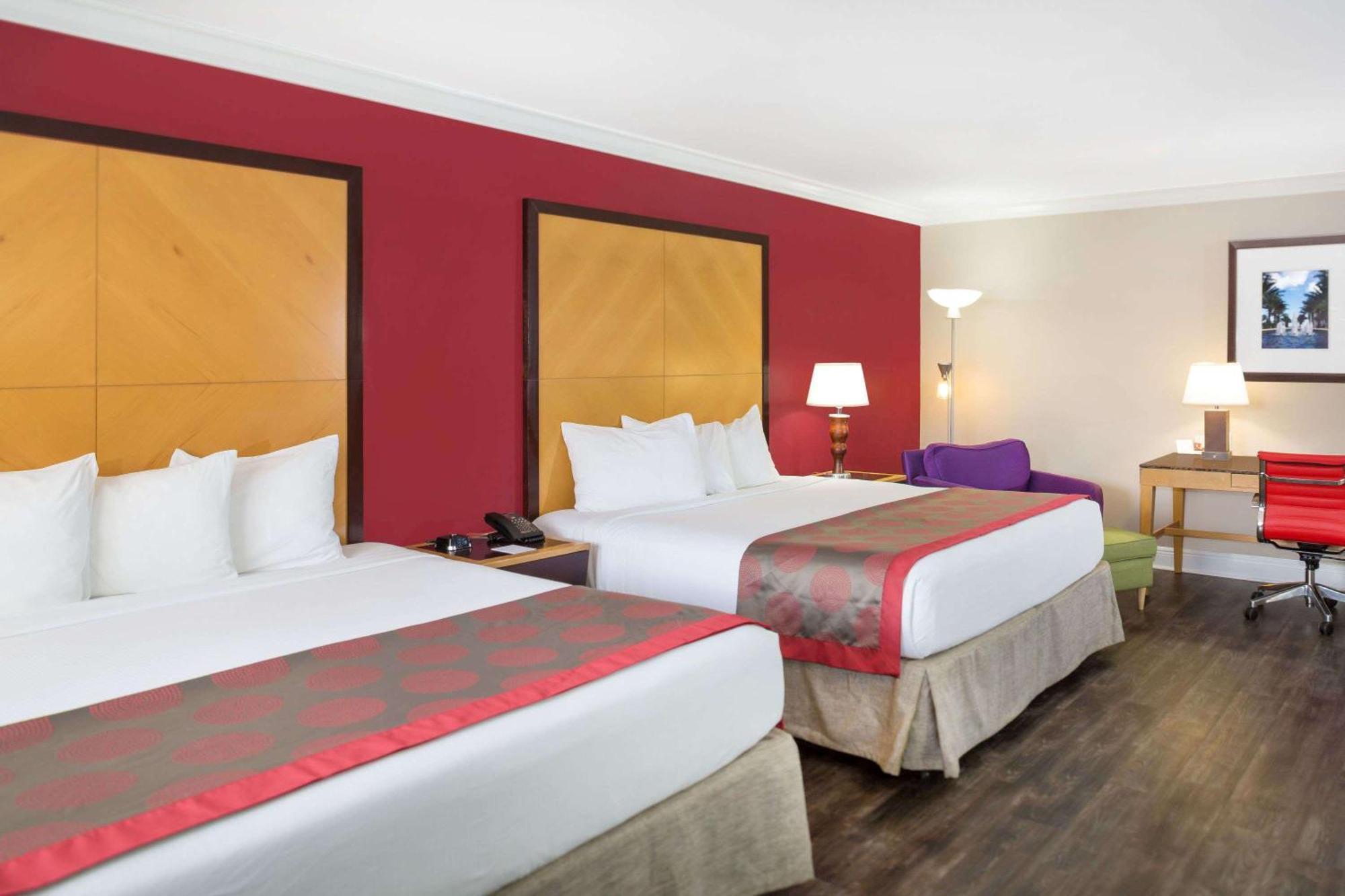 Quarto King Deluxe com Vista da Piscina - Não-Fumante