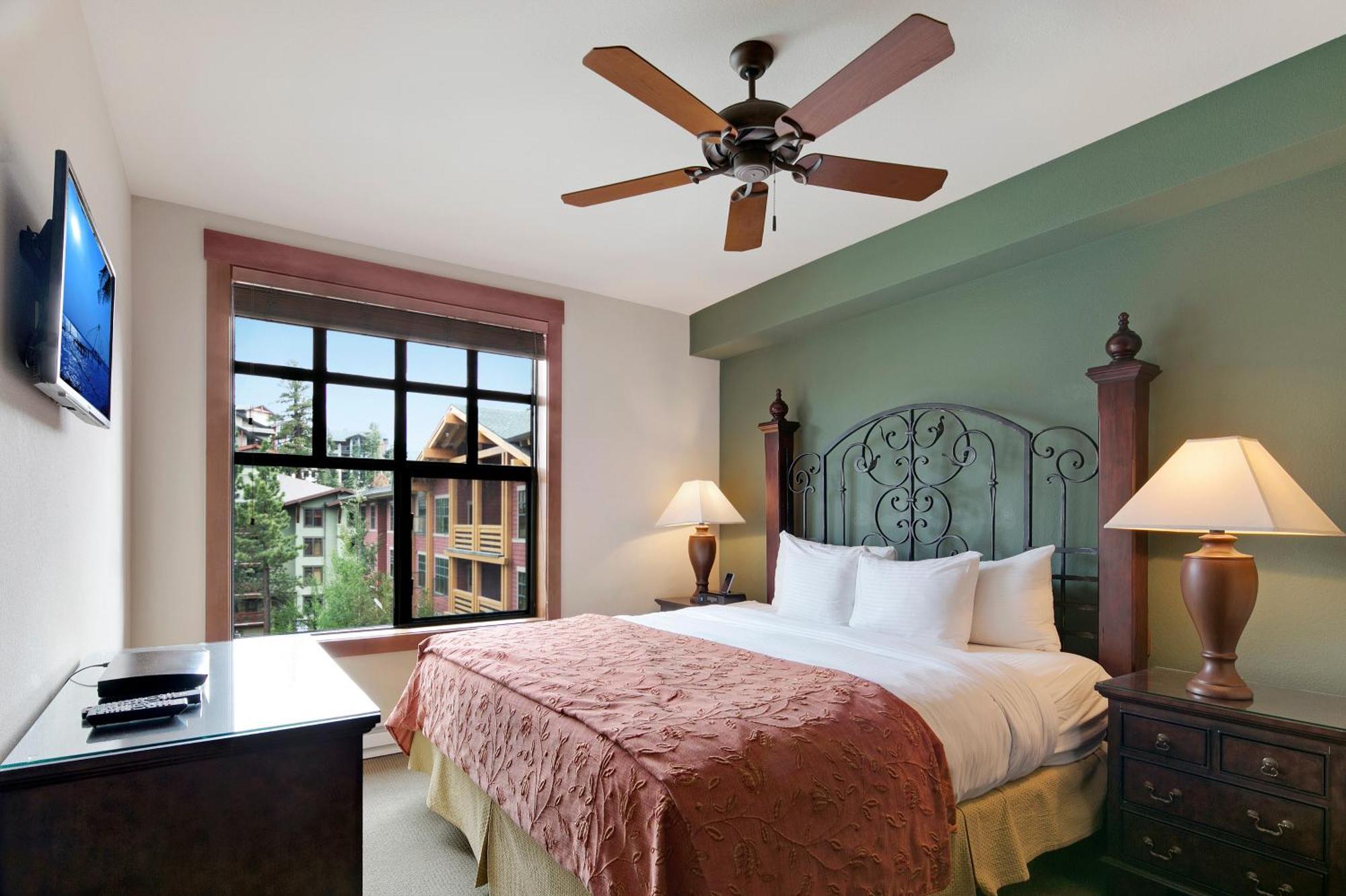 Three-Bedroom Condo,848940833:JPEG