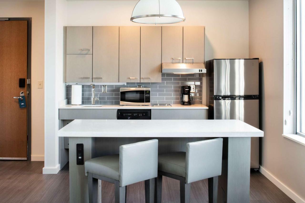 One Bedroom Kitchen Suite with Two Queen Beds and Sofa Bed,1348256555:JPEG