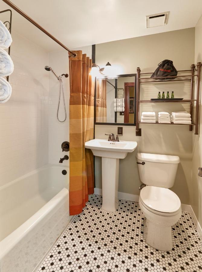 Standard Queen Room