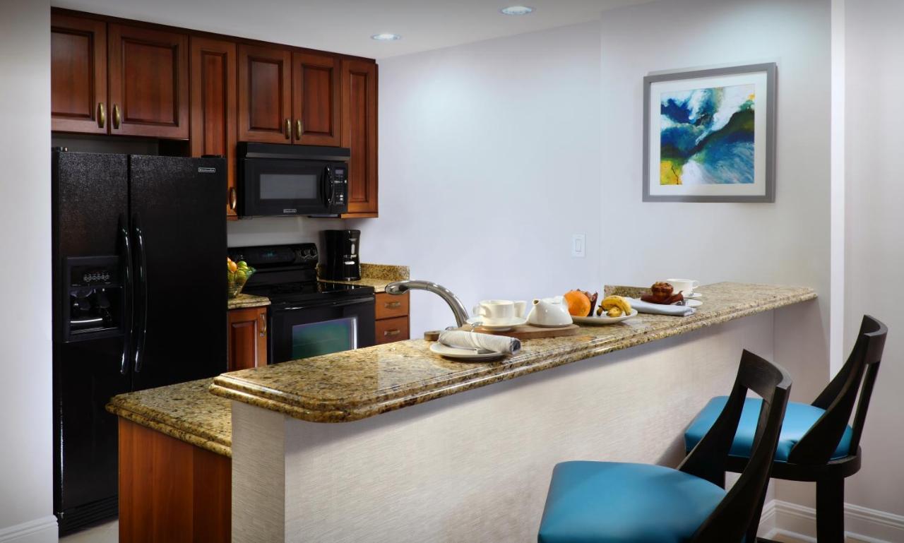 One Bedroom Suite Waterway View