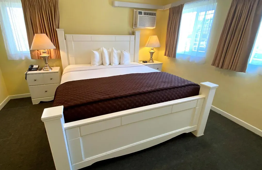Hollywood Celebrity Hotel-1