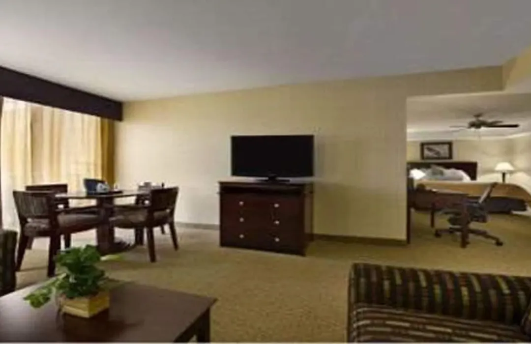 Wyndham Garden Hotel Newark Airport-1