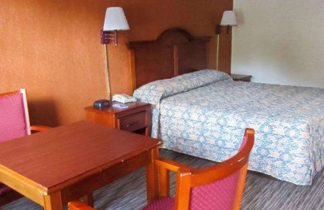 Rodeway Inn-1