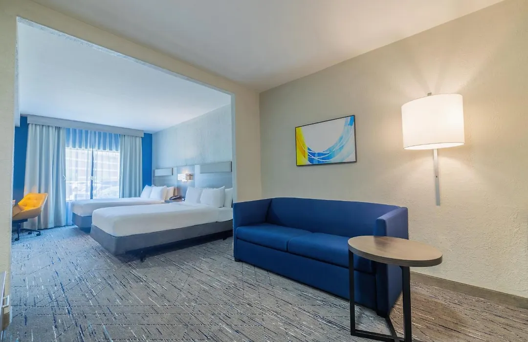 Holiday Inn Express & Suites Kansas City Airport By Ihg-1