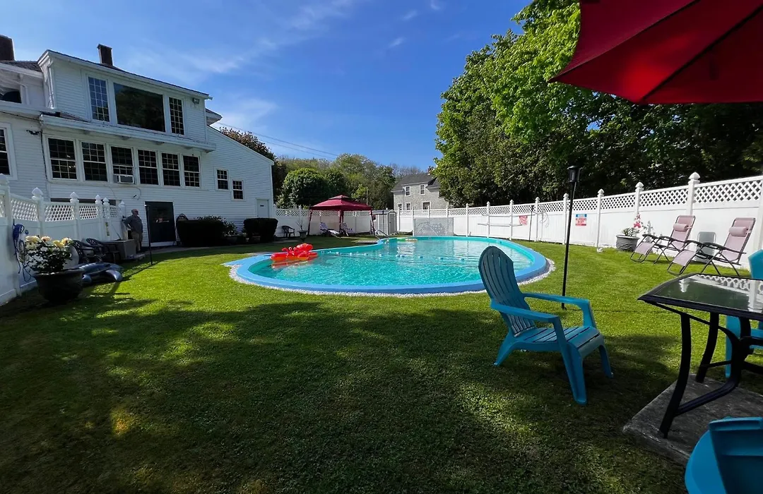 Claddagh Motel & Suites-1