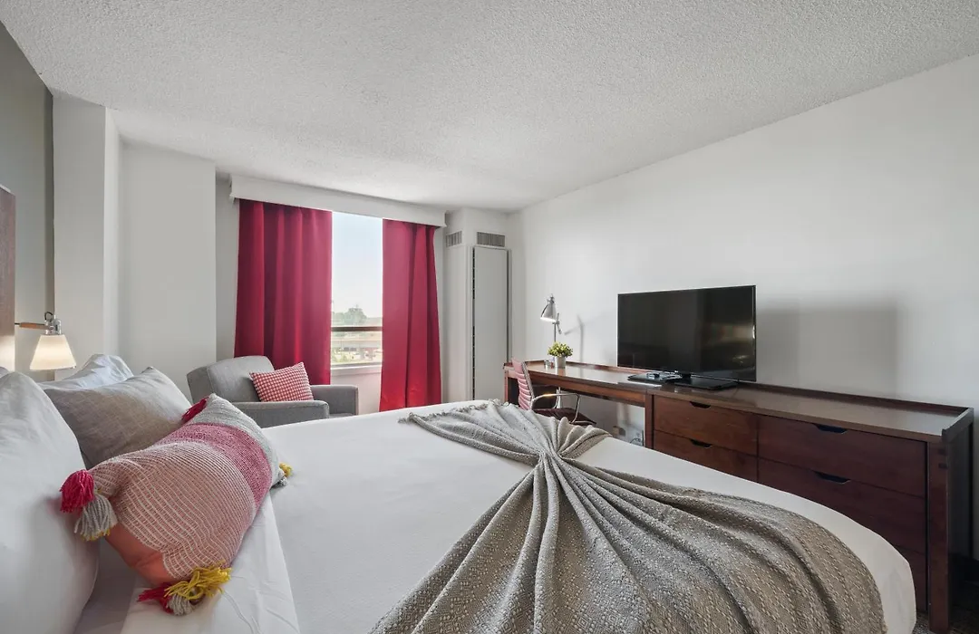 315 LoSo Hotel Airport-1
