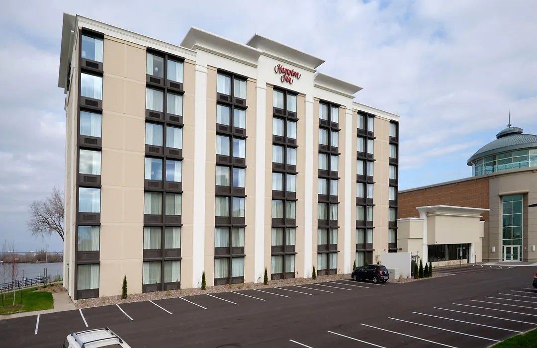 Hampton Inn Green Bay Downtown-1