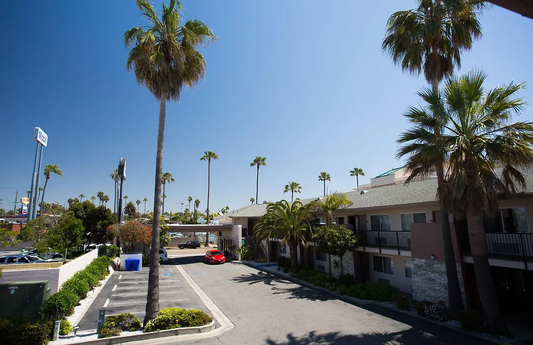 Days Inn By Wyndham Oceanside-1
