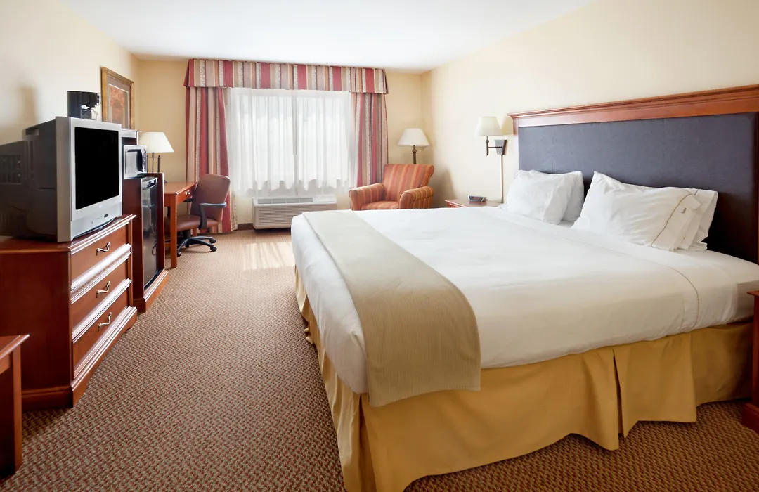 Holiday Inn Express & Suites - Laredo-Event Center Area By Ihg-1