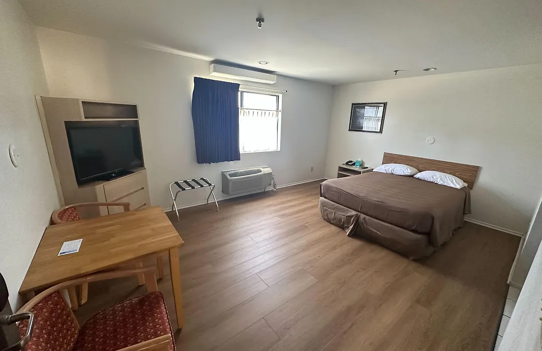 Jolly Roger Hotel-1