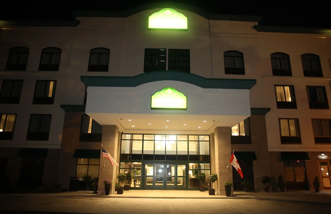 Wingate By Wyndham Niagara Falls-1