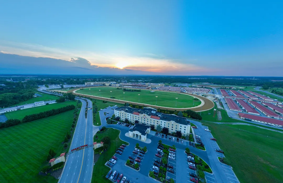 The Inn At Charles Town / Hollywood Casino-1