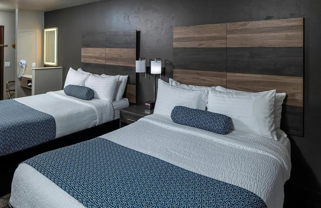 Hotel J Green Bay-1