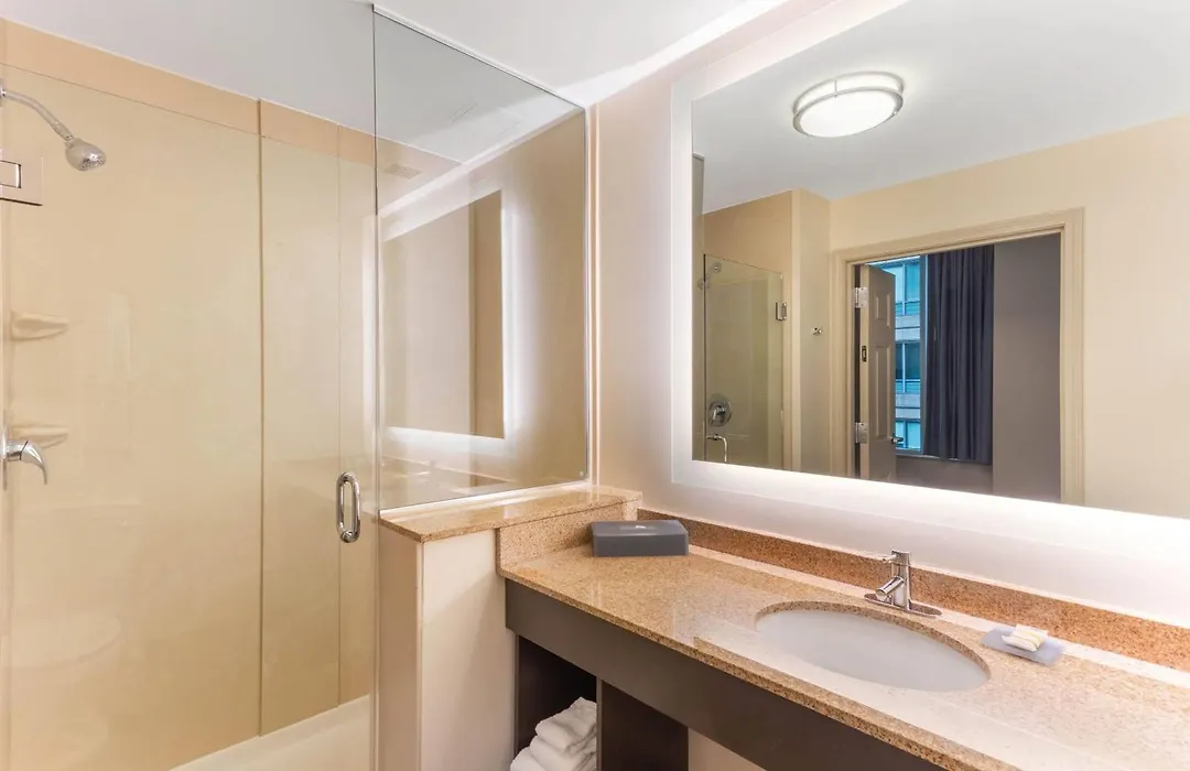 La Quinta Inn & Suites By Wyndham Chicago Downtown-1