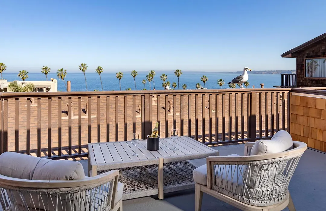 La Jolla Cove Suites-1