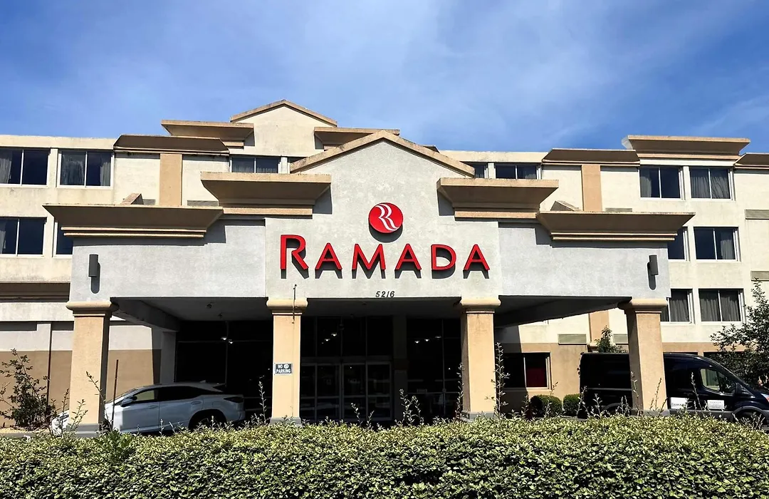 Ramada By Wyndham Birmingham Airport-1