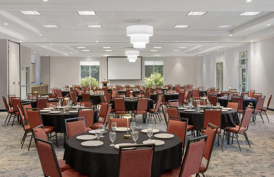 Hilton Garden Inn Greensboro Airport - Newly Renovated!-1