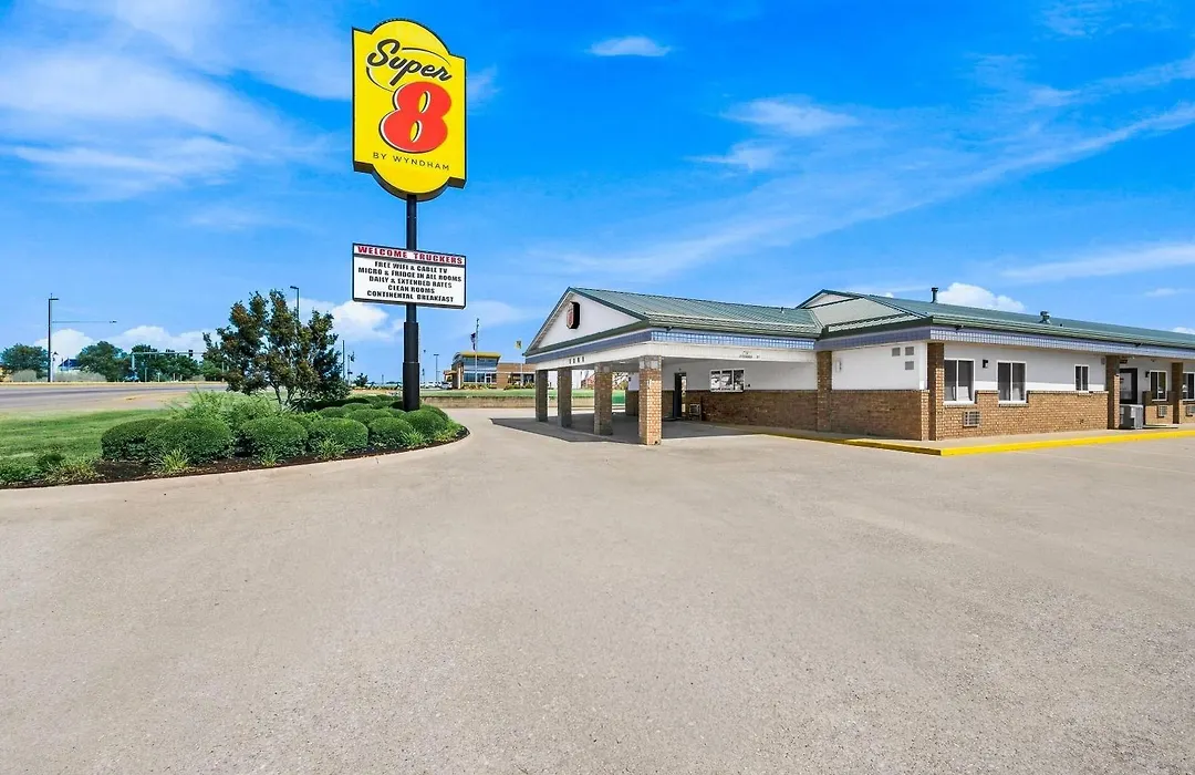 Super 8 By Wyndham Siloam Springs-1
