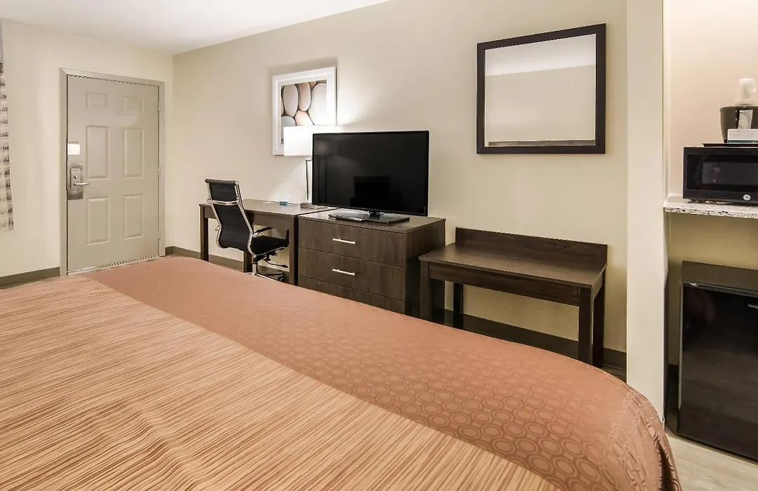 Quality Inn & Suites Dallas-Cityplace-1