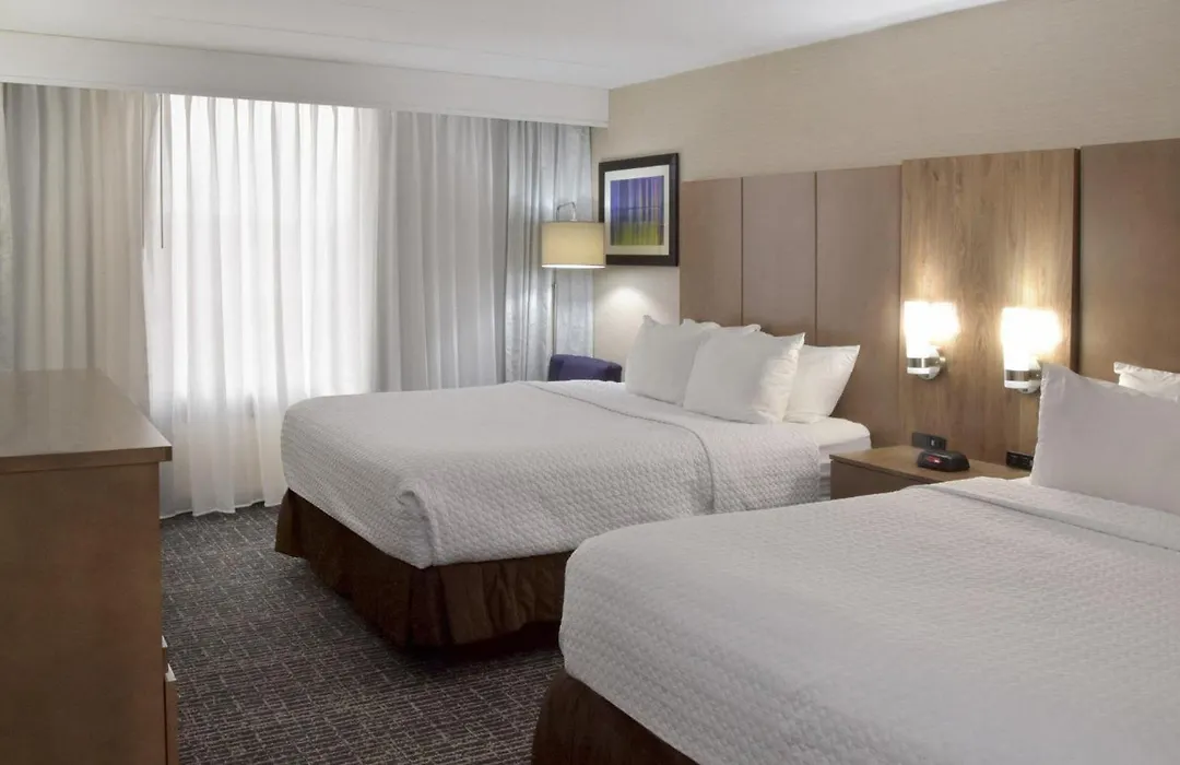 Crowne Plaza Cleveland Airport-1